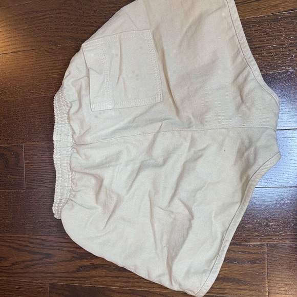 High waisted shorts - Picture 2 of 3